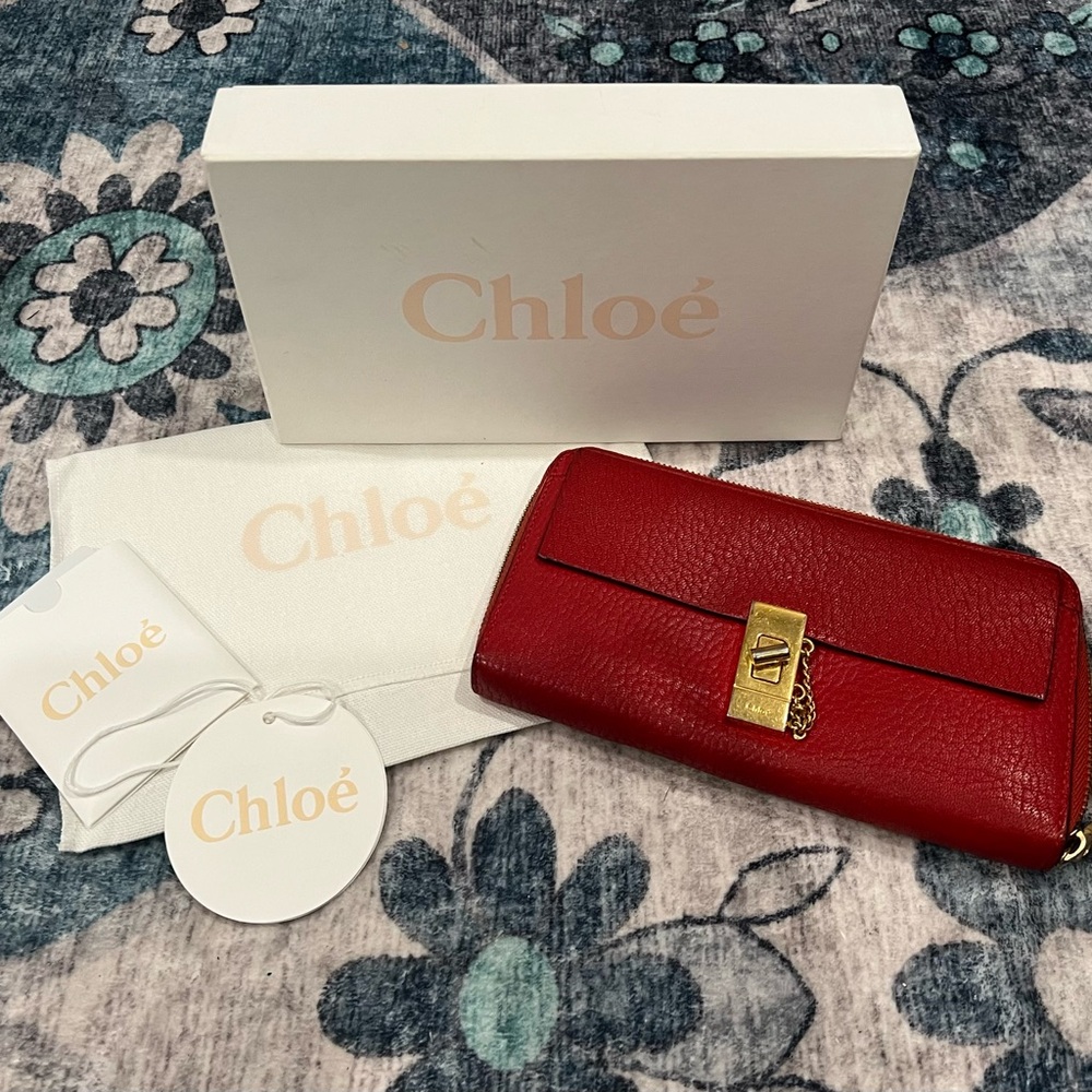 Chloé Drew Long Red Leather Wallet ( all inclusive)
Box, Dust bag, tag,COA card